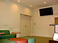 出演者ロビーの様子。椅子がある